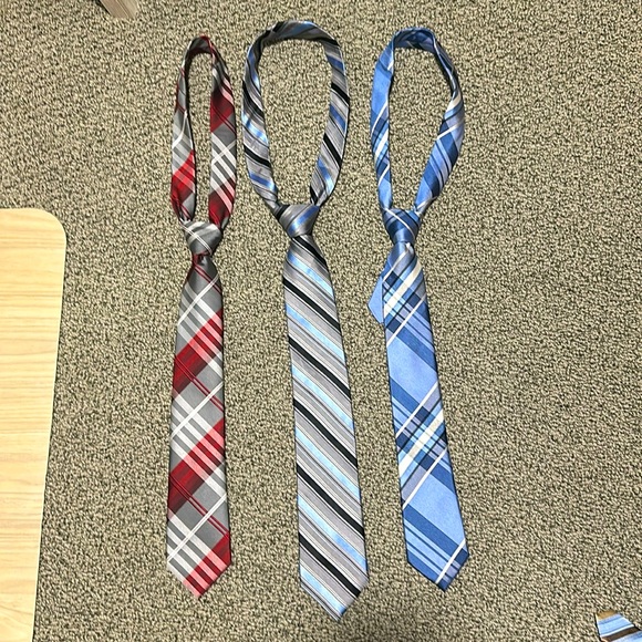 Bundle! Men’s Ties. Geoffrey Beene, Stafford Performance, Kenneth Cole Reaction - Picture 1 of 3